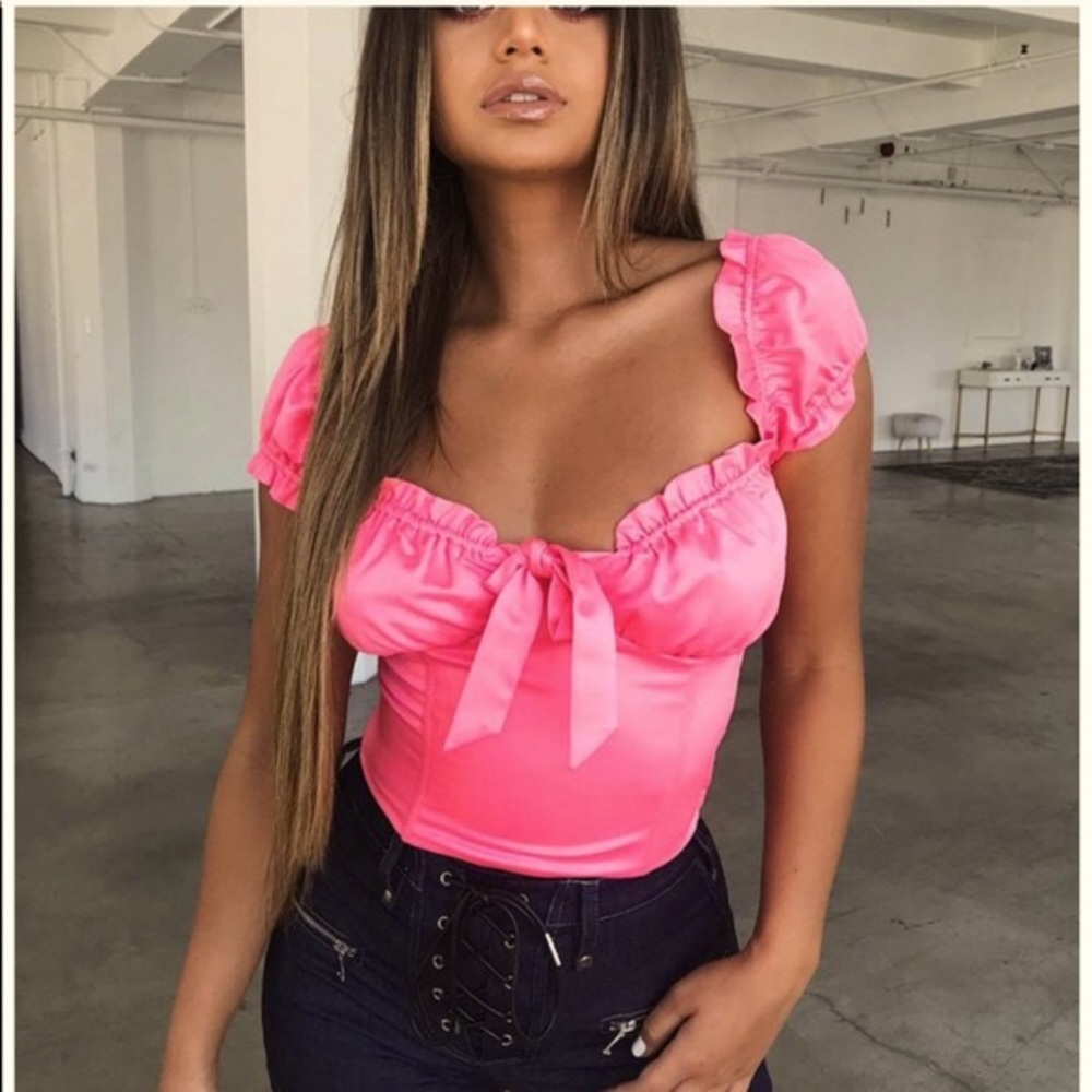 Iam Gia Naomi top sold out everywhere.